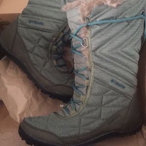 Columbia women’s size 7.5 Omni heat boots